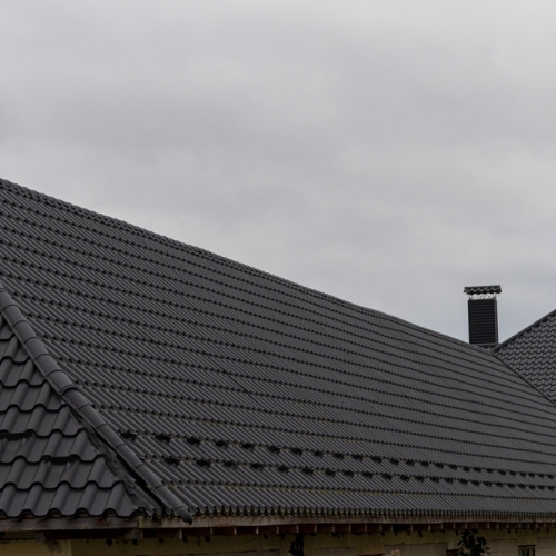 Nyt tag med tagsten udført som professionelt tagarbejde i Hillerød, København, Frederikssund og Roskilde